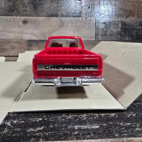 Ertl AMT 1993 Chevy C-1500 Extended-Cab Victory Red Dealer Promo - Picture 7 of 11